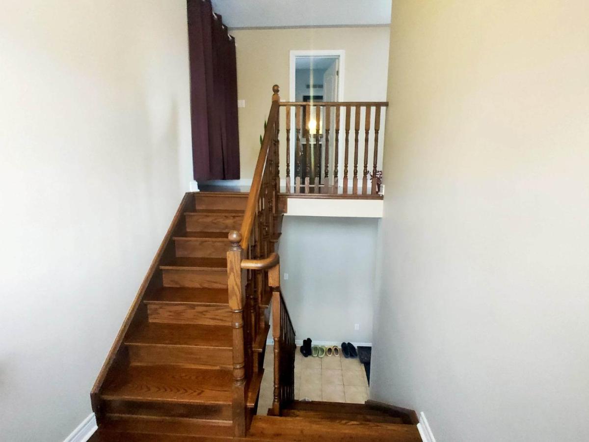 Affordable Room With Free Parking In Newmarket On Εξωτερικό φωτογραφία