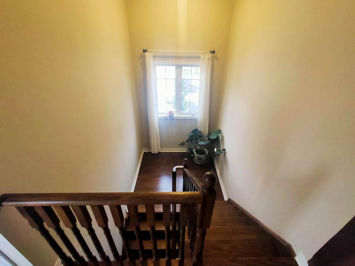 Affordable Room With Free Parking In Newmarket On Εξωτερικό φωτογραφία