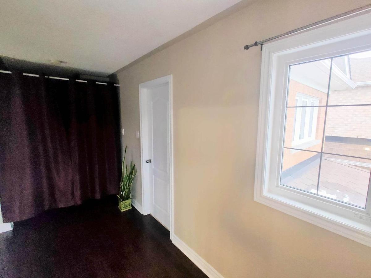 Affordable Room With Free Parking In Newmarket On Εξωτερικό φωτογραφία