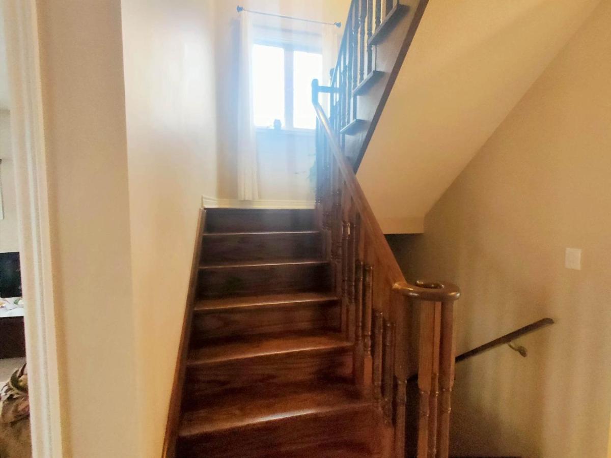 Affordable Room With Free Parking In Newmarket On Εξωτερικό φωτογραφία