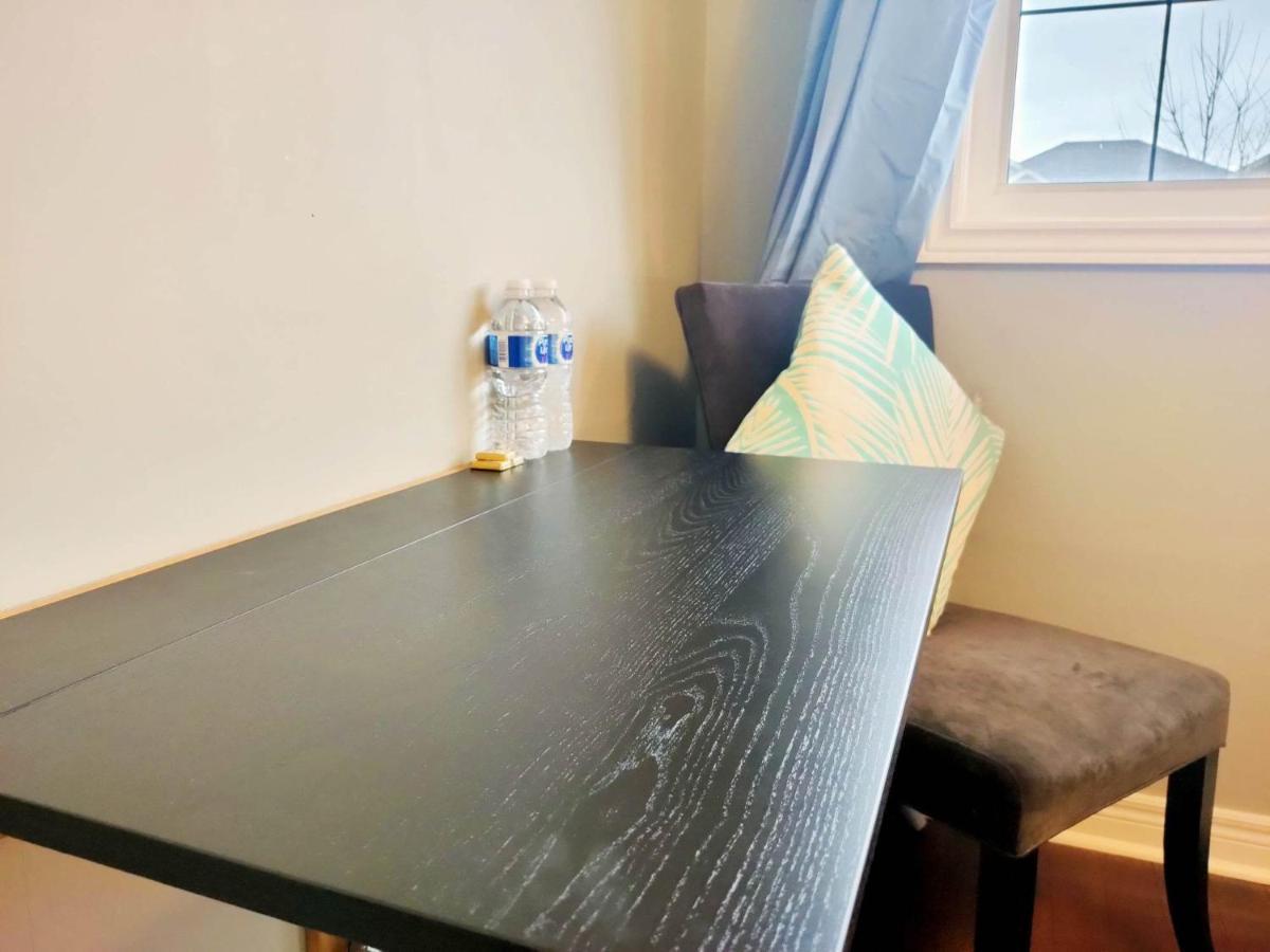 Affordable Room With Free Parking In Newmarket On Εξωτερικό φωτογραφία