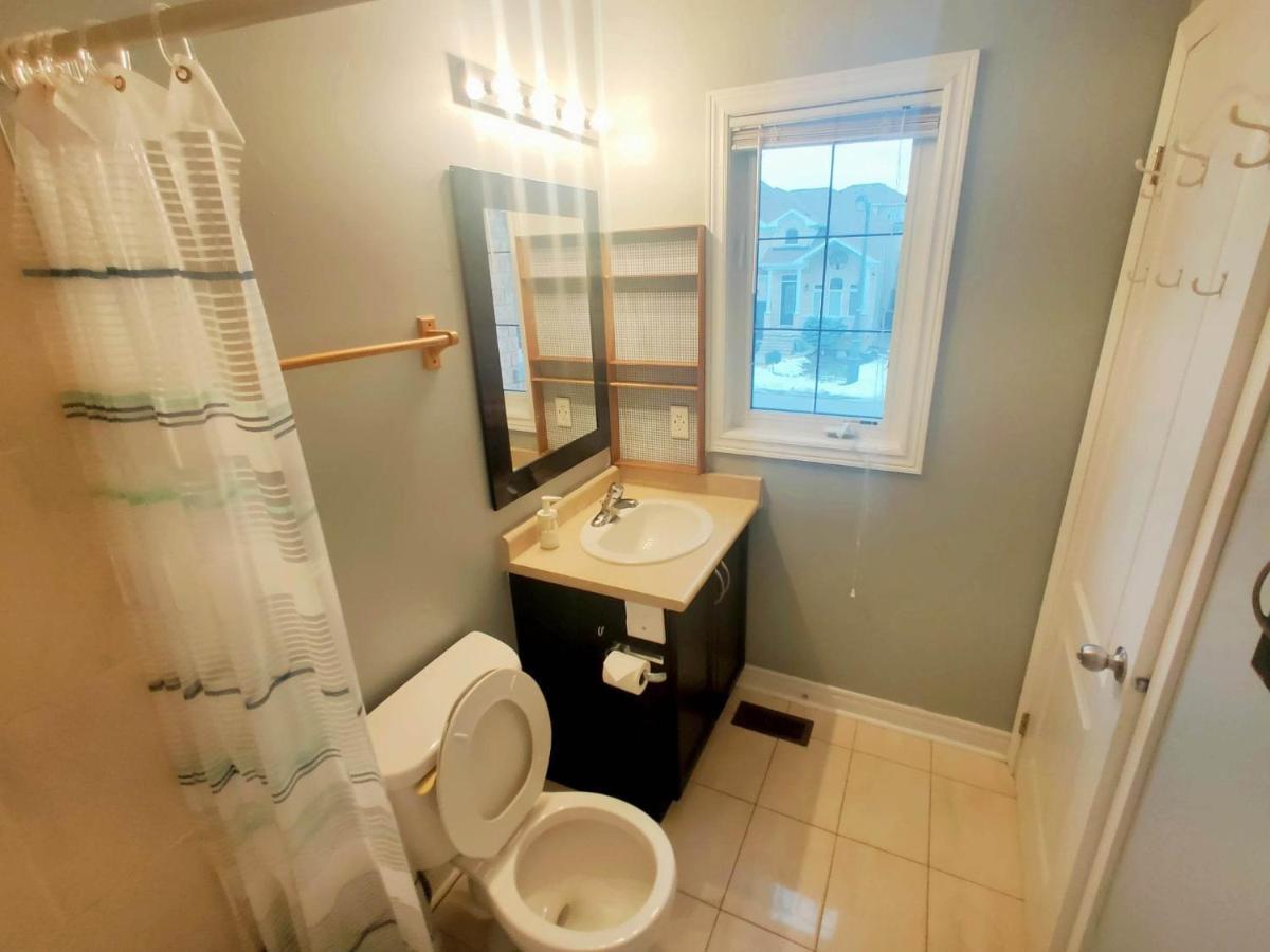 Affordable Room With Free Parking In Newmarket On Εξωτερικό φωτογραφία