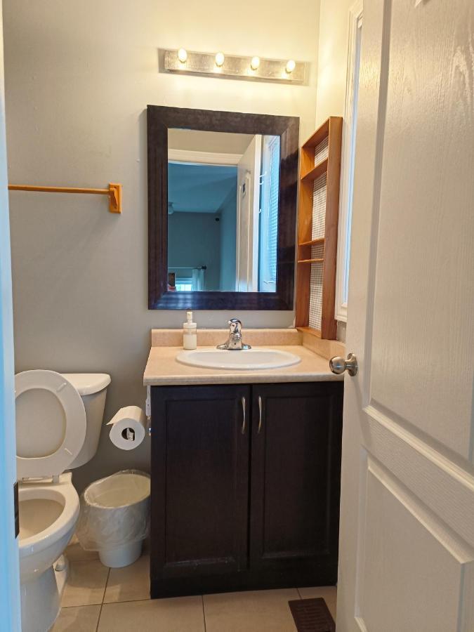 Affordable Room With Free Parking In Newmarket On Εξωτερικό φωτογραφία