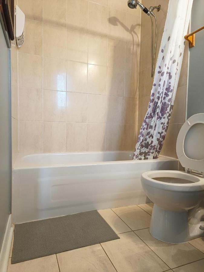 Affordable Room With Free Parking In Newmarket On Εξωτερικό φωτογραφία