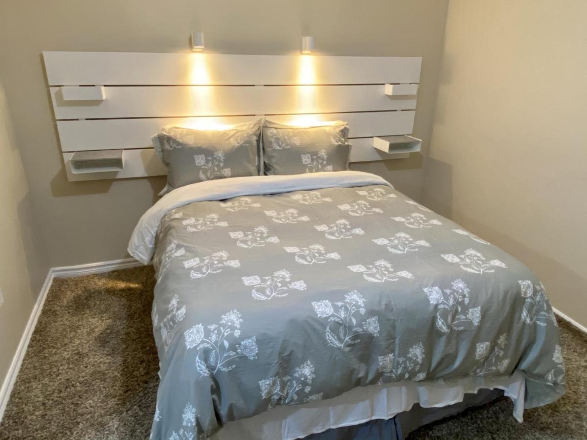 Affordable Room With Free Parking In Newmarket On Εξωτερικό φωτογραφία