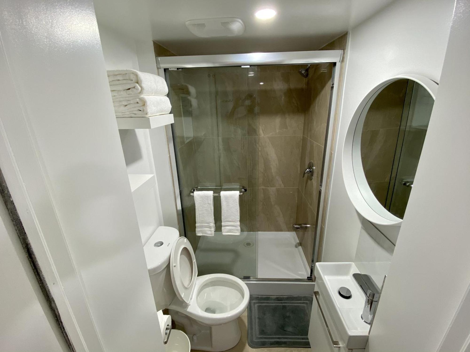 Affordable Room With Free Parking In Newmarket On Εξωτερικό φωτογραφία